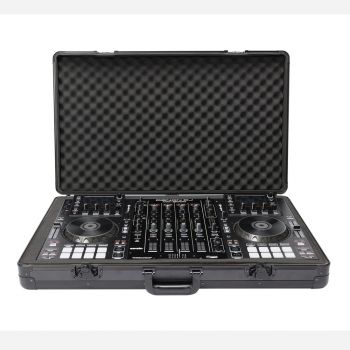 Compact and lightweight, the Magma Carrylite DJ Case XXL Plus protects your DJ gear from damage while on the go and has a sleek, matte black finish for a polished appearance. It's a great option for travelling DJs.